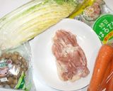鶏もも肉スープ♪簡単白菜春雨人参しめじ作り方1写真