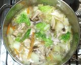 鶏もも肉スープ♪簡単白菜春雨人参しめじ作り方12写真