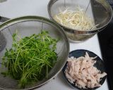 塩焼きそば★豆苗☆サラダチキン☆もやし作り方1写真