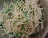 モヤシでボリューム！鶏むね肉のゴマサラダ作り方2写真