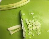 セロリとしらす干しのしっとりふりかけ♪作り方3写真