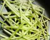ブロッコリーの芯と✿カニかまの❀炒め物✿作り方1写真