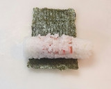 寿司型・模様巻き(カニカマでさくらんぼ)作り方6写真