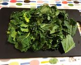 風邪予防にも！ケールと豚バラの炒め物作り方1写真