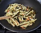 めんつゆで味付け！ひじきとジャガイモ炒め作り方3写真