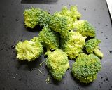 レンジで簡単！ブロッコリーのピリ辛チーズ作り方1写真