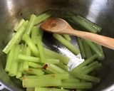 ごま油で蕗と平茸の炒め煮作り方3写真