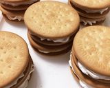 超簡単おやつ!生クリームビスケットサンド作り方4写真
