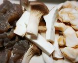麩とこんにゃくときのこの煮物作り方1写真