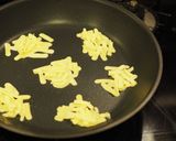 チーズ煎餅でくるりんウインナー☆糖質制限作り方1写真