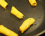 チーズ煎餅でくるりんウインナー☆糖質制限作り方4写真