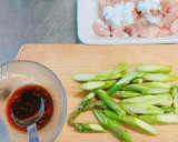 簡単！鶏むね肉とアスパラの中華風炒め作り方1写真