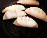 餃子の皮で作るミニブリトー風ウィンナー♡作り方5写真