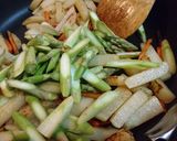 【じゃが芋とアスパラのピリ辛バター炒め】作り方9写真