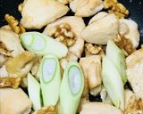 鶏肉とウォールナッツの中華炒め作り方3写真