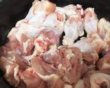 簡単！我が家の大人気☆鶏もも肉の煮込み作り方1写真