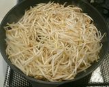 子供も食べる！もやしと鶏皮で酒のつまみ！作り方2写真