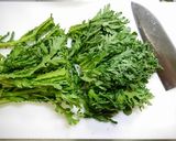 簡単！ピリ辛☆春菊のきんぴら風作り方1写真