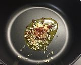 ペペロンチーノ風豆苗とウィンナーのパスタ作り方3写真