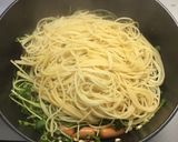 ペペロンチーノ風豆苗とウィンナーのパスタ作り方7写真