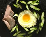 【簡単すぎ！】アスパラハムエッグ丼作り方5写真