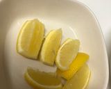 カットレモンを餃子にかける作り方1写真
