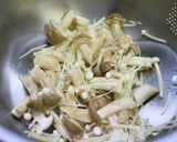 簡単！シメジとエノキの炊き込み御飯作り方1写真