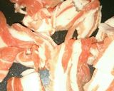 簡単に…豚ばら肉とニンニクの茎の炒め物❣作り方2写真