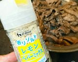 豚ハツとアスパラのレモンペパー炒め作り方4写真