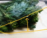 葉物野菜を簡単に袋から出す方法作り方2写真