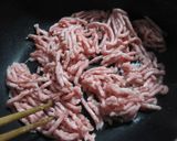 豚ひき肉とほうれん草の味噌炒め作り方2写真