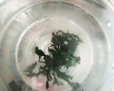水菜でシャキシャキ☆即席わかめスープ♬作り方1写真