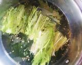 水菜でシャキシャキ☆即席わかめスープ♬作り方3写真
