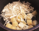 あおさ、えのき、油揚げと豆腐の味噌汁作り方2写真