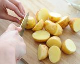☆	新じゃがいもとひき肉のこっくり煮物☆作り方2写真