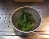 スナップエンドウと新じゃがの炒め物作り方1写真