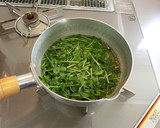 豆苗とチーズのわさびしょうゆ和え作り方1写真