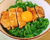 ピーマンと豚ロースの照り焼き月見丼☆作り方5写真