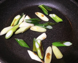 ☆塩麹で簡単☆コク旨鶏と香ばしネギの炒め作り方3写真