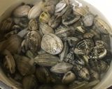 春料理 あさりのワイン蒸し ワインの香り作り方1写真