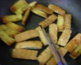 パンの耳とエリンギのニンニク炒め作り方2写真