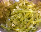 茎わかめスライス、コチュジャン和え。作り方1写真