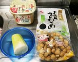 大根としめじのわかめ味噌汁作り方1写真