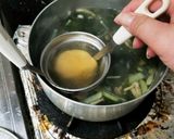 大根としめじのわかめ味噌汁作り方8写真