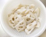 デリ風☆れんこんと水菜の胡麻マヨサラダ作り方3写真