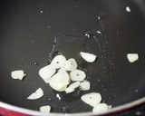 液みそで簡単！豚こまとじゃが芋の味噌炒め作り方3写真