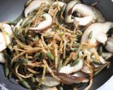 春の訪れ♪土筆と生椎茸の卵とじ～丼にも～作り方4写真