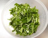 生でシャキシャキ！水菜とカニカマの酢の物作り方4写真