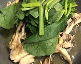 舞茸と蓮草のペペロンチーノ トマト添え作り方4写真