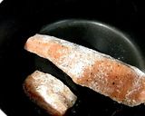 鮭のムニエル〜味噌クリームソース〜作り方1写真
